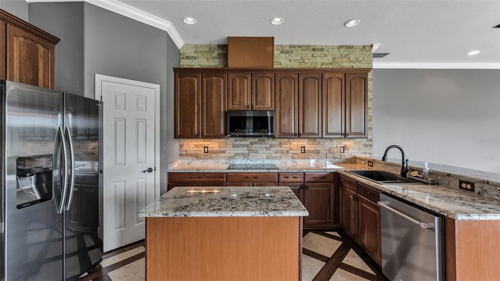 1210 Facet View Way Valrico, FL 33594 - Photo 14 of 76