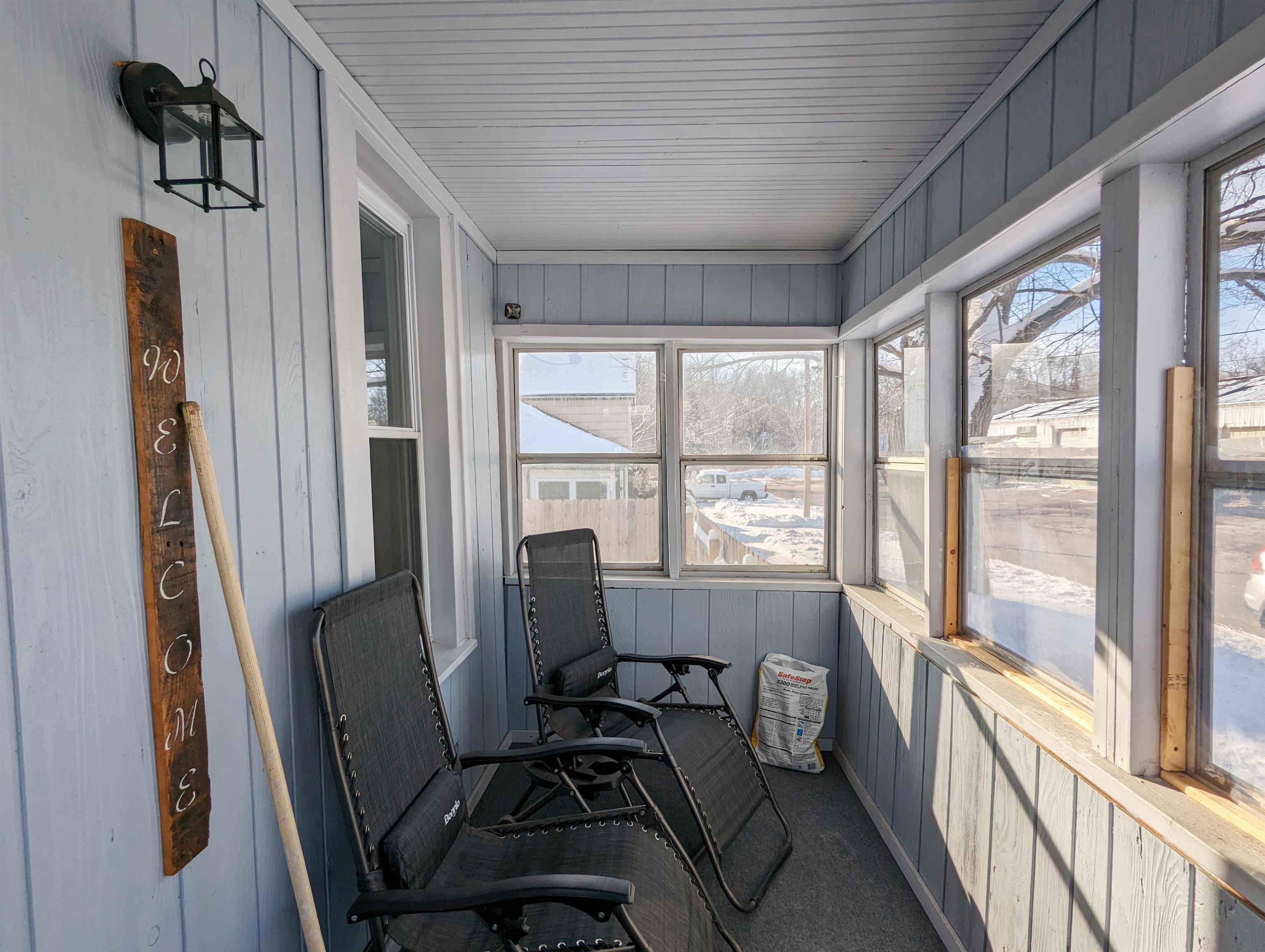 215 South McKinley Road Flushing, MI 48433 - Photo 2 of 22 50100711-1.JPG
