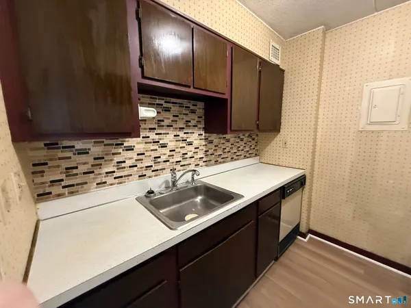 $185,000 | 120 Huntington Turnpike, Unit 202, Bridgeport, CT 06610