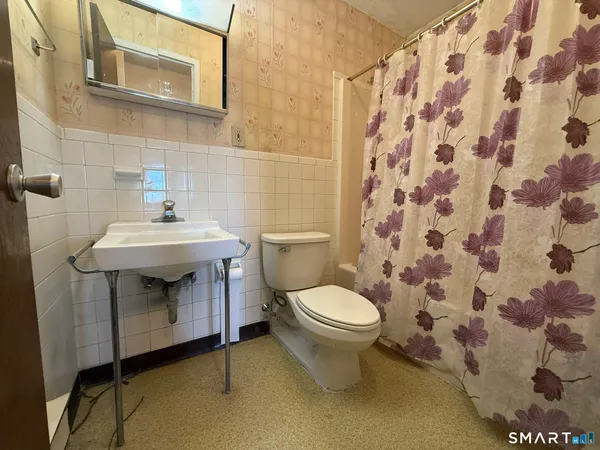 $185,000 | 120 Huntington Turnpike, Unit 202, Bridgeport, CT 06610