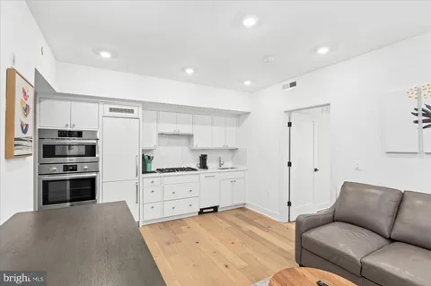 $2,550 | 2869 28th Street Northwest, Unit 202, Washington, DC 20008