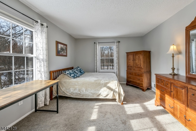430 Poets Way Mahwah, NJ 07430 - Photo 17 of 25