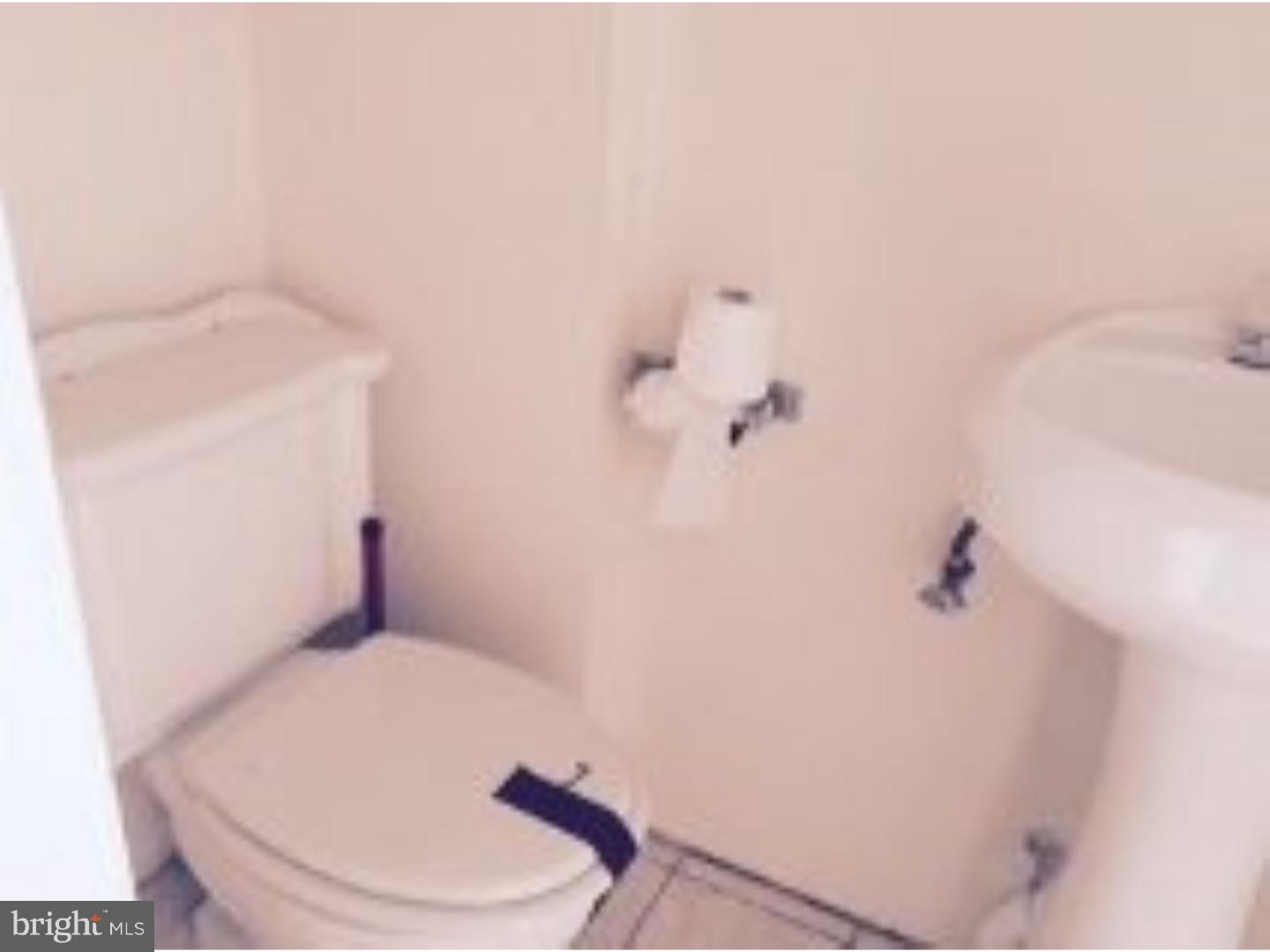 226 Kent Road Upper Darby, PA 19082 - Photo 4 of 9