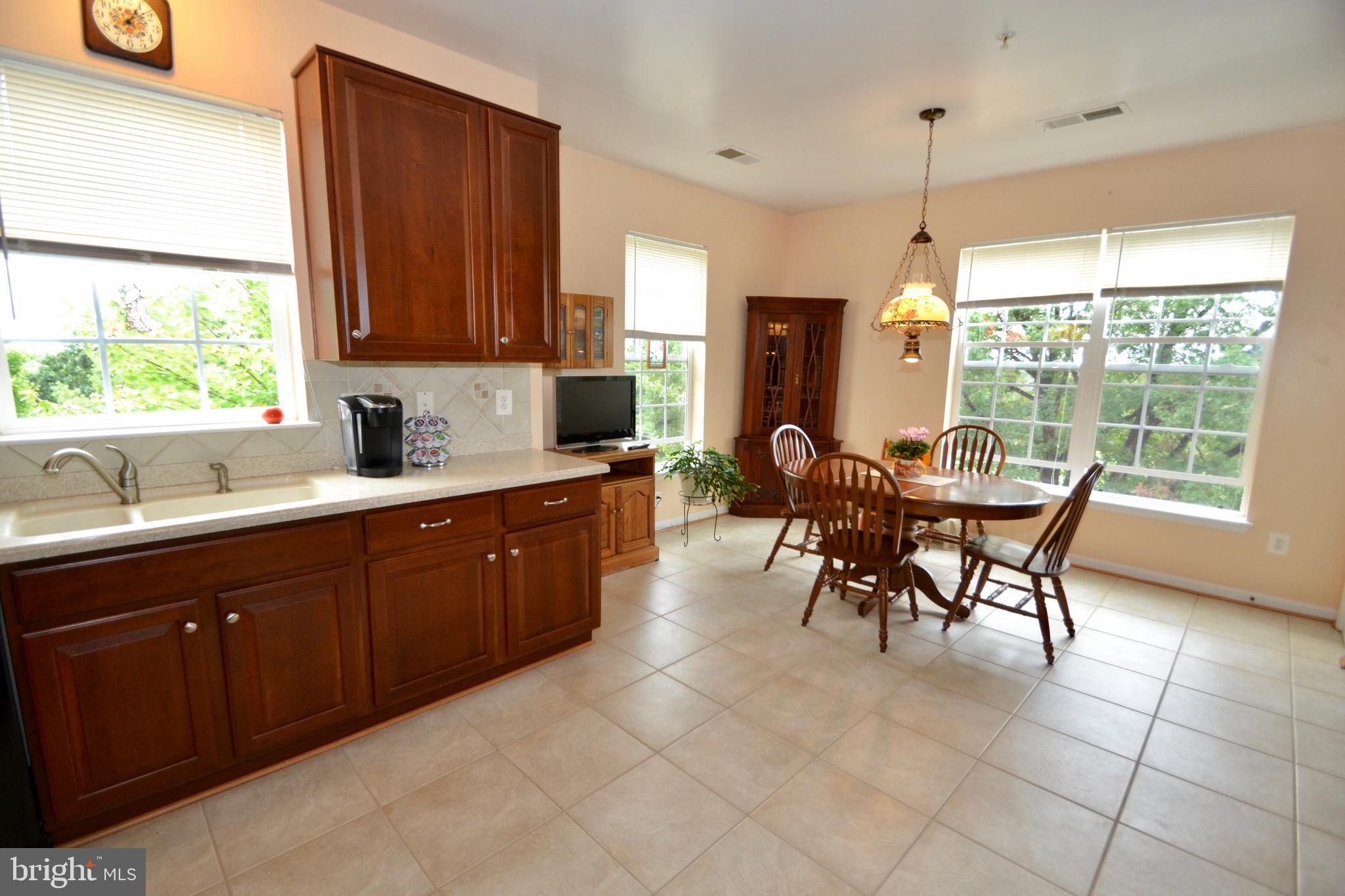7335 Brookview Road, Unit 206 Elkridge, MD 21075 - Photo 11 of 37 Kitchen