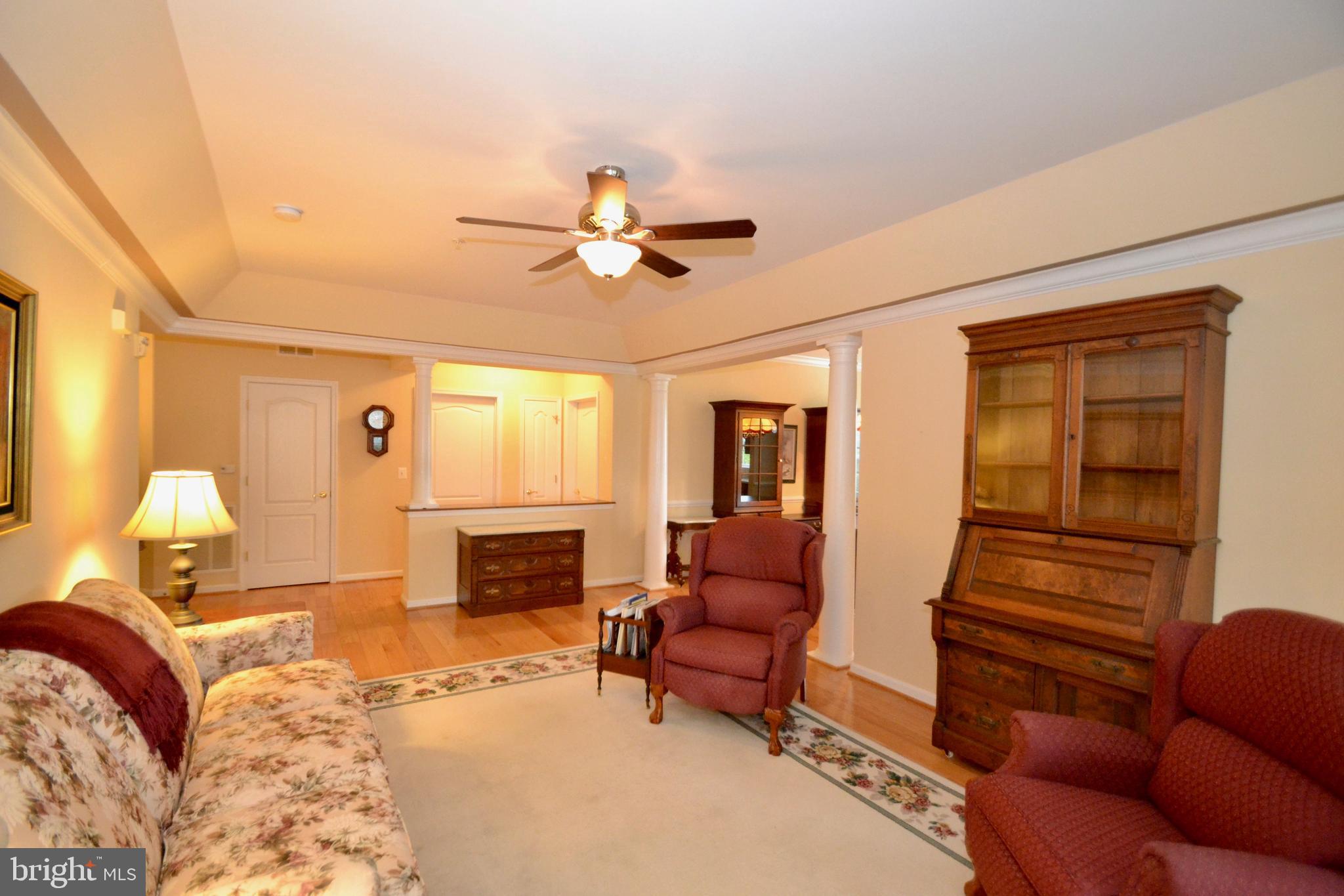 7335 Brookview Road, Unit 206 Elkridge, MD 21075 - Photo 5 of 37 Living Room