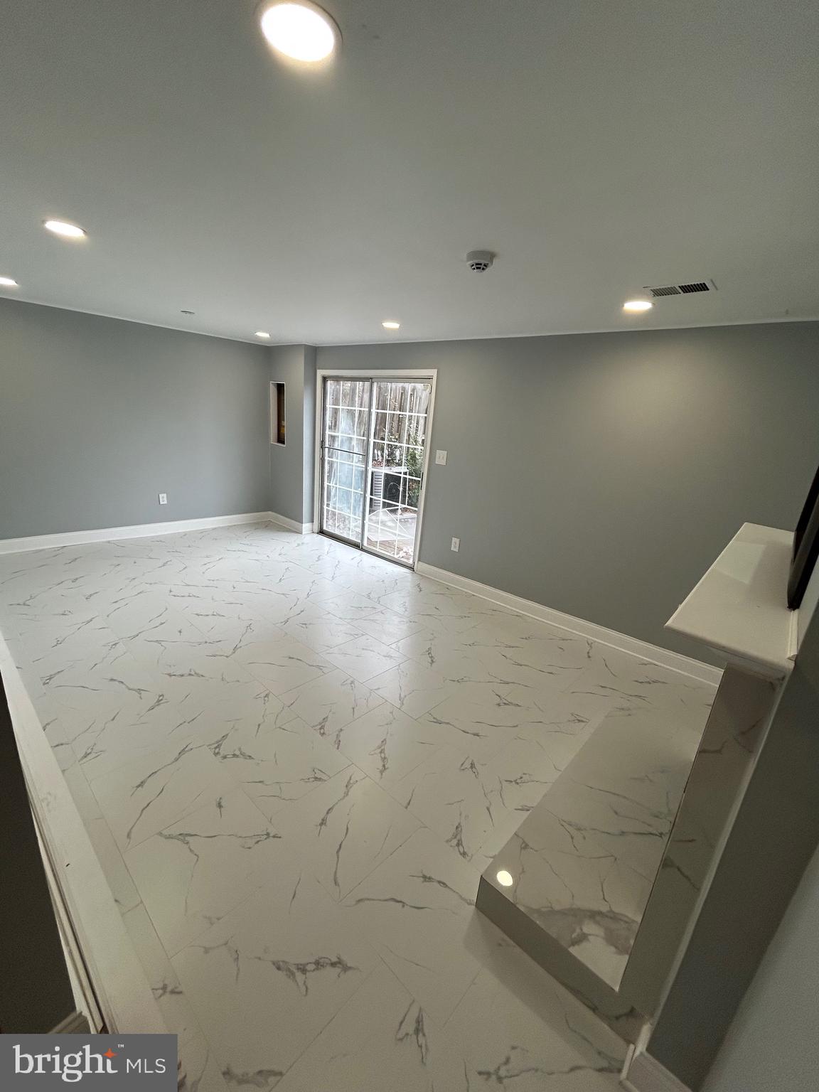 7036 Palamar Terrace Lanham, MD 20706 - Photo 33 of 34 an empty room with windows