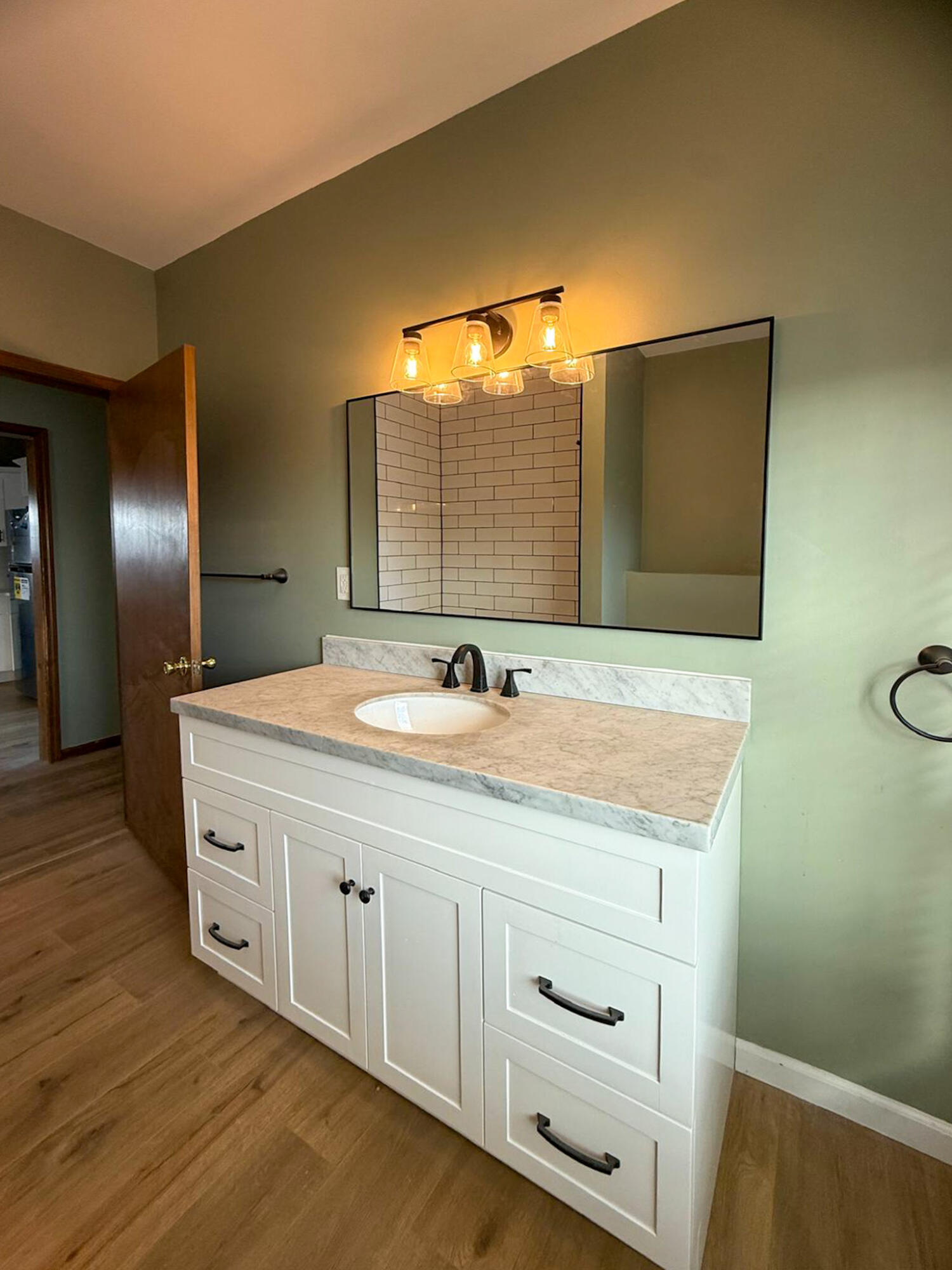 36465 Main Street, Unit UPPR New Baltimore, MI 48047 - Photo 9 of 19 Bathroom