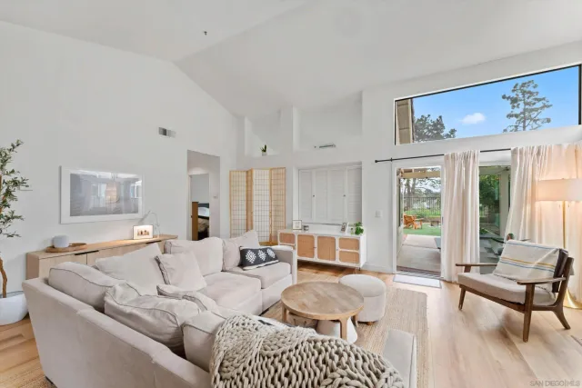 $949,000 | 1938 Spyglass Circle, Vista, CA 92081