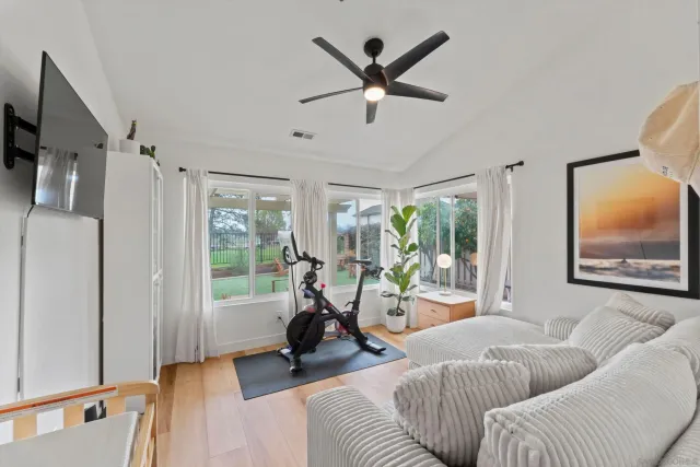 $949,000 | 1938 Spyglass Circle, Vista, CA 92081