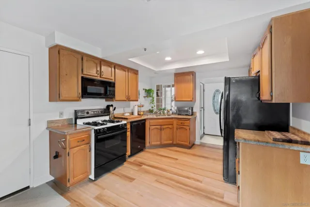 $949,000 | 1938 Spyglass Circle, Vista, CA 92081