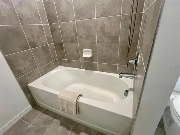 $2,500 | 18114 Gawthrop Drive, Unit 305, Bradenton, FL 34211