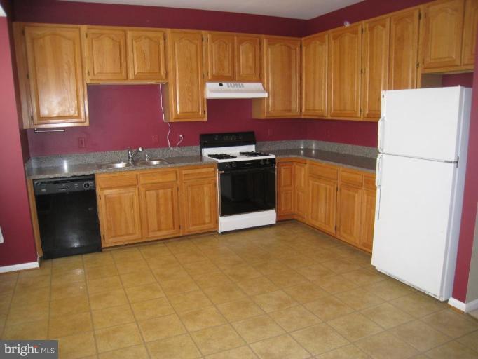 7935 Bent Bough Road, Unit 40 Severn, MD 21144 - Photo 7 of 10 Kitchen