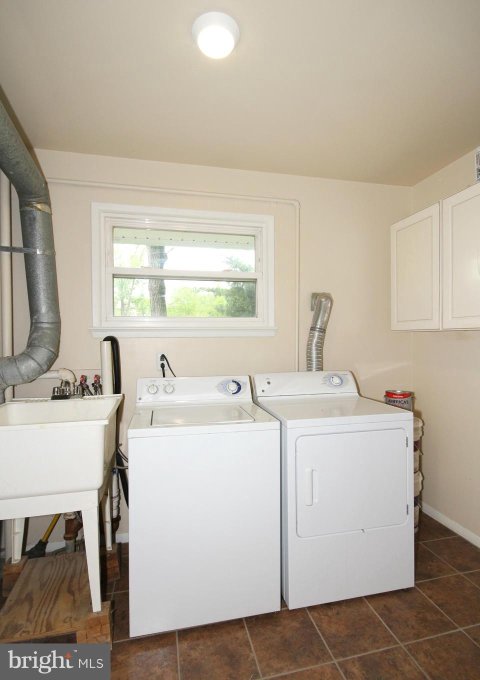 5216 Dalton Road Springfield, VA 22151 - Photo 23 of 27 a utility room with dryer and washer