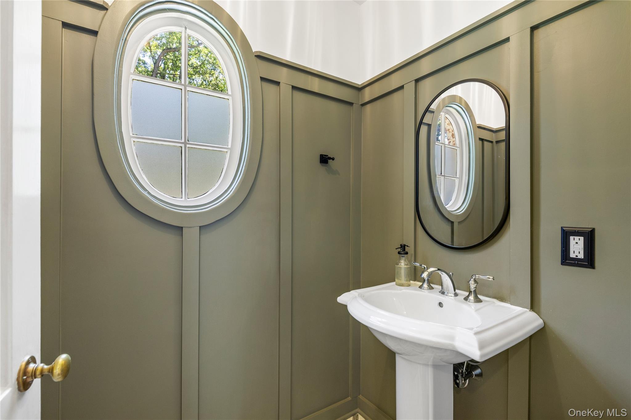 34 Sunny Ridge Road Harrison, NY 10528 - Photo 12 of 41 First floor powder room