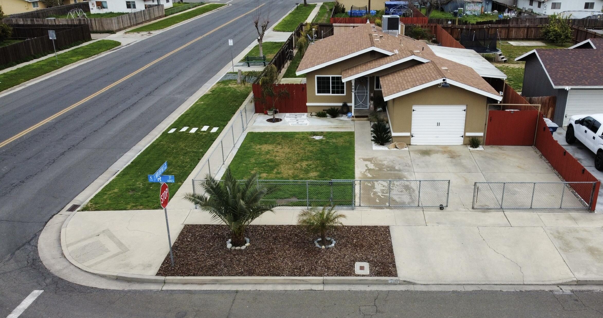 600 South R Street Tulare, CA 93274 - Photo 3 of 23 views