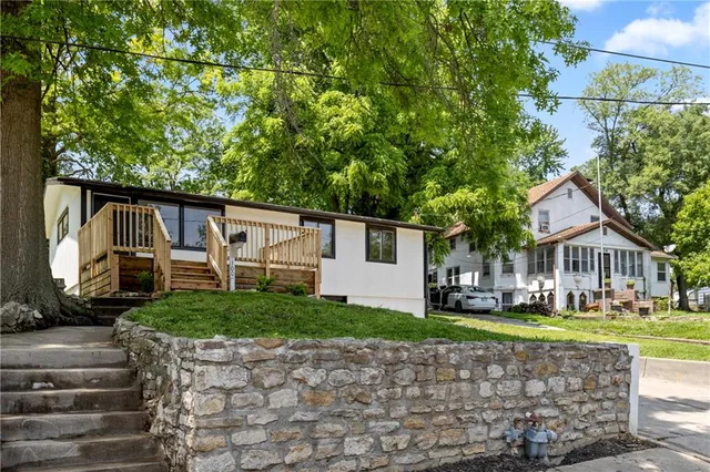 $1,800 | 100 Sheidley Avenue, Bonner Springs, KS 66012