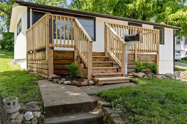 $1,800 | 100 Sheidley Avenue, Bonner Springs, KS 66012