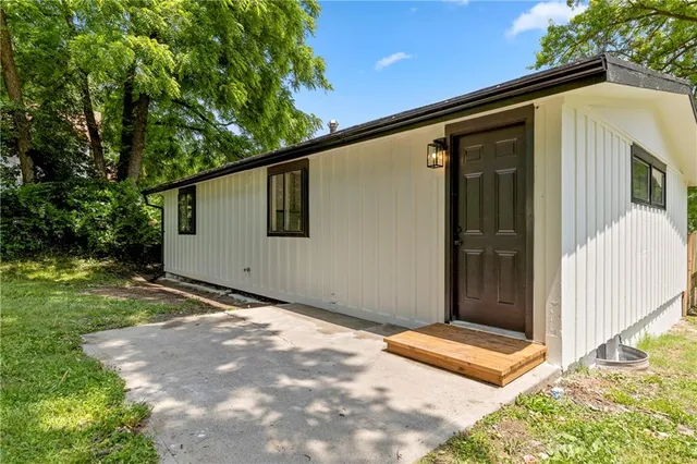 $1,800 | 100 Sheidley Avenue, Bonner Springs, KS 66012