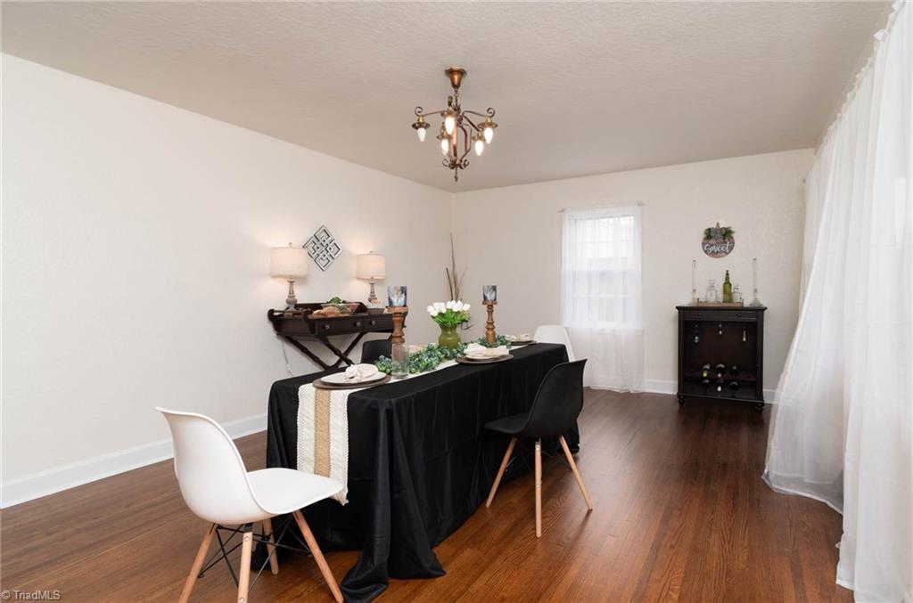 3405 Pine Valley Road High Point, NC 27265 - Photo 4 of 27 Living/Dining Room