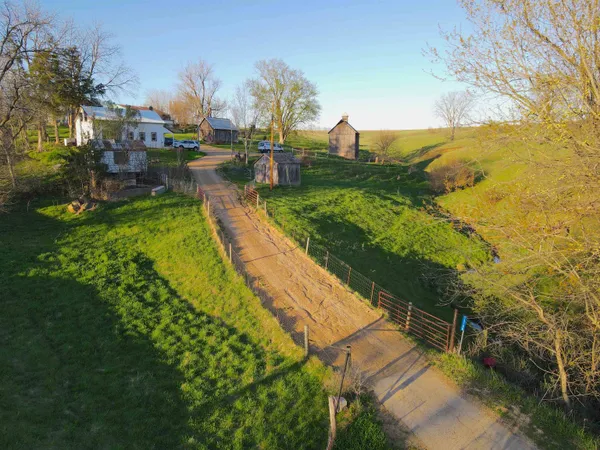 $649,000 | 15700 North Imbus Lane, East Dubuque, IL 61025