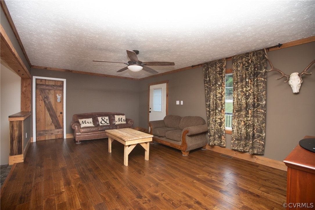 2232 Mt Pleasant Road Pamplin, VA 23958 - Photo 7 of 50 a living room with furniture and wooden floor