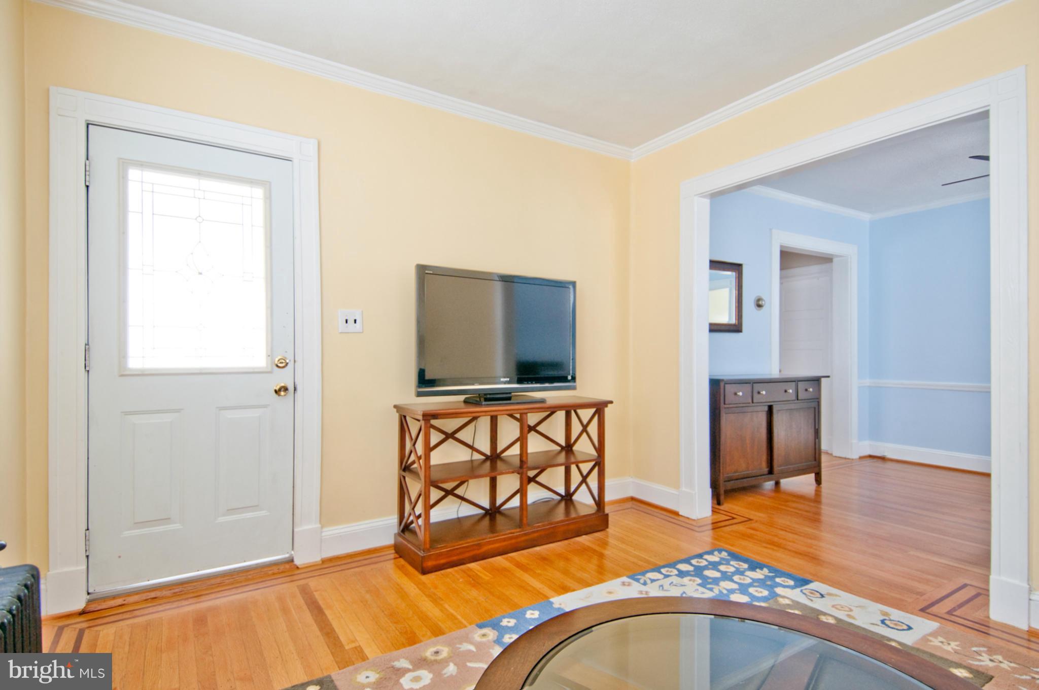 1116 Overbrook Road Baltimore, MD 21239 - Photo 4 of 30 Living Room