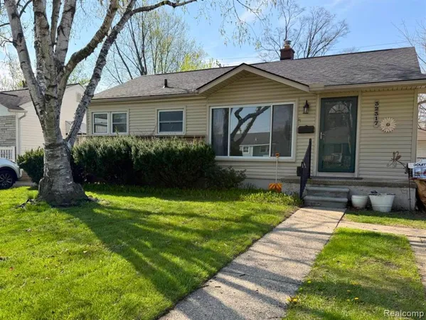 $1,700 | 32317 Hazelwood Street, Westland, MI 48186