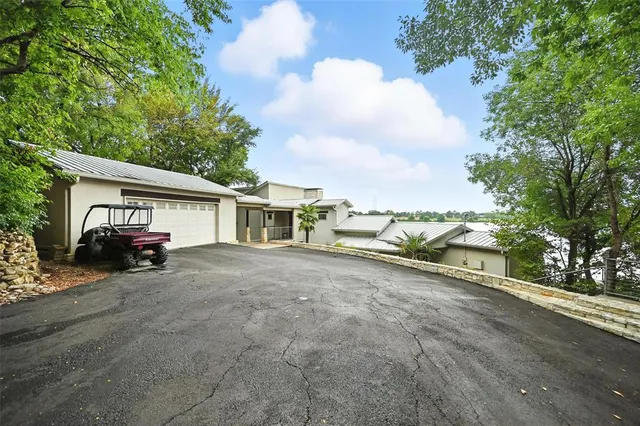 a view of a house with porch and garden