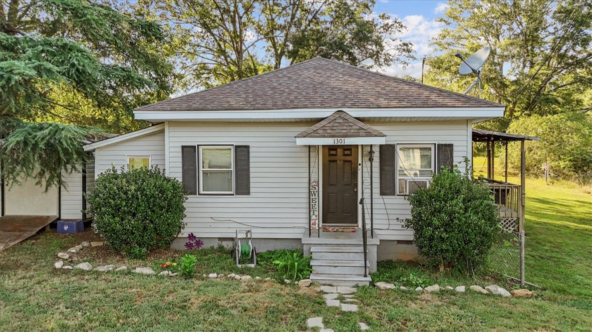 1301 McKelvey Road Fountain Inn, SC 29644 - Photo 1 of 17