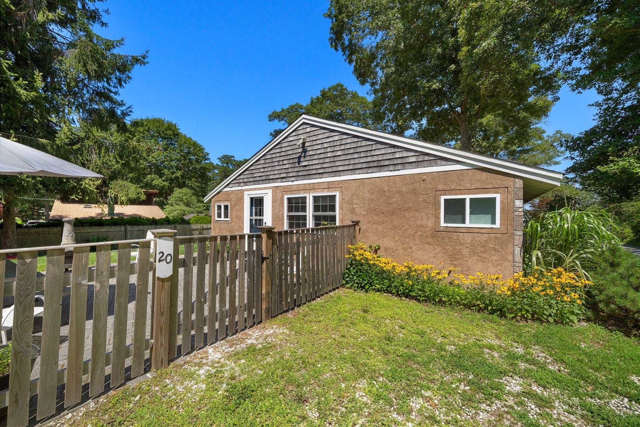 20 E Road Mashpee, MA 02649 - Photo 3 of 34 15_DSC00636