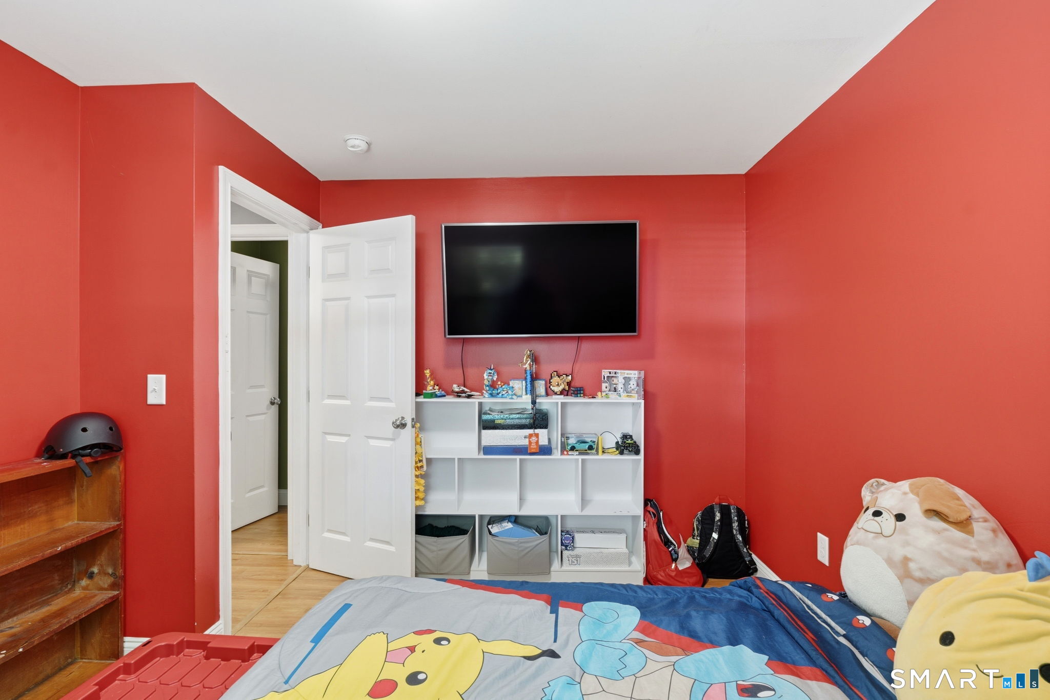 71 Smith Street Putnam, CT 06260 - Photo 7 of 25 a living room with furniture and a flat screen tv