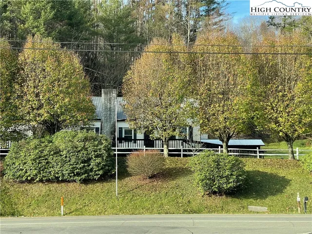 $450,000 | 702 Pineola Street, Newland, NC 28657