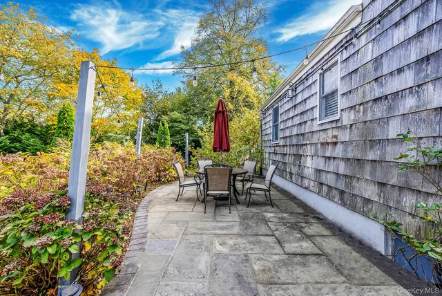 a view of a house with a big yard