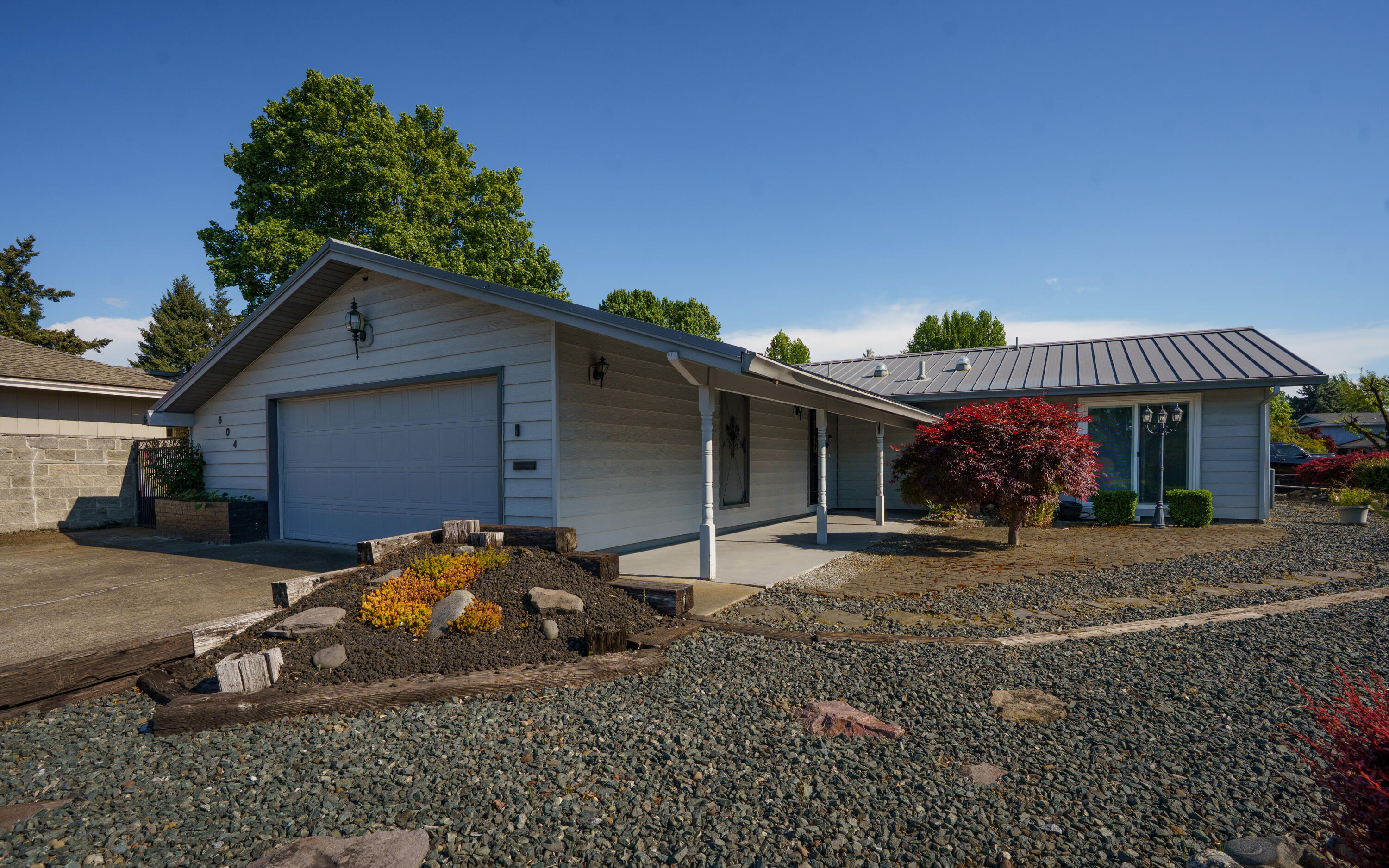 604 Hemlock Avenue Central Point, OR 97502 - Photo 2 of 26