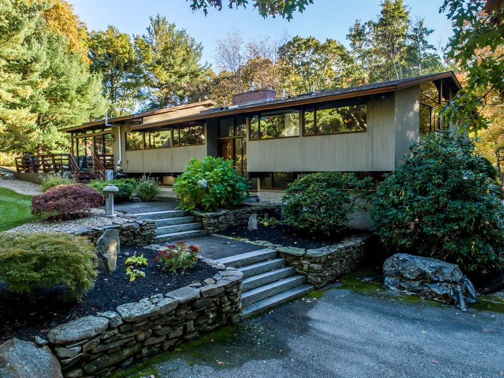 22 Bray Street Gloucester, MA 01930 - Photo 29 of 37 a front view of a house with garden