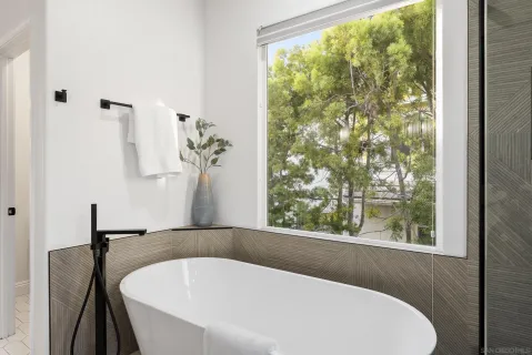 $1,990,000 | 7393 Portage Way, Carlsbad, CA 92011