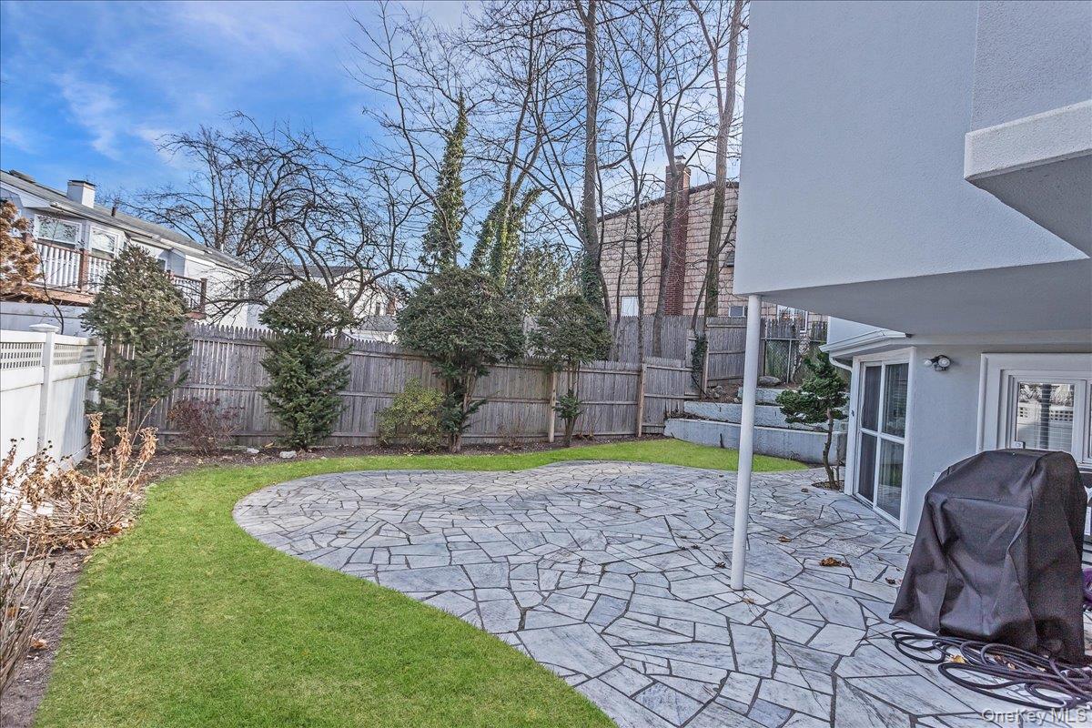 93 Searingtown Road Albertson, NY 11507 - Photo 20 of 24