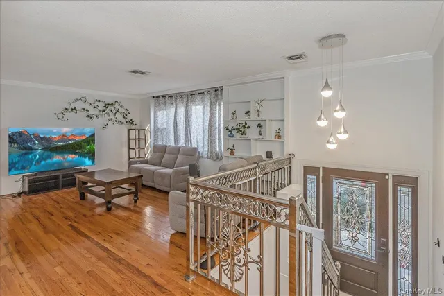 $1,274,999 | 93 Searingtown Road, Albertson, NY 11507