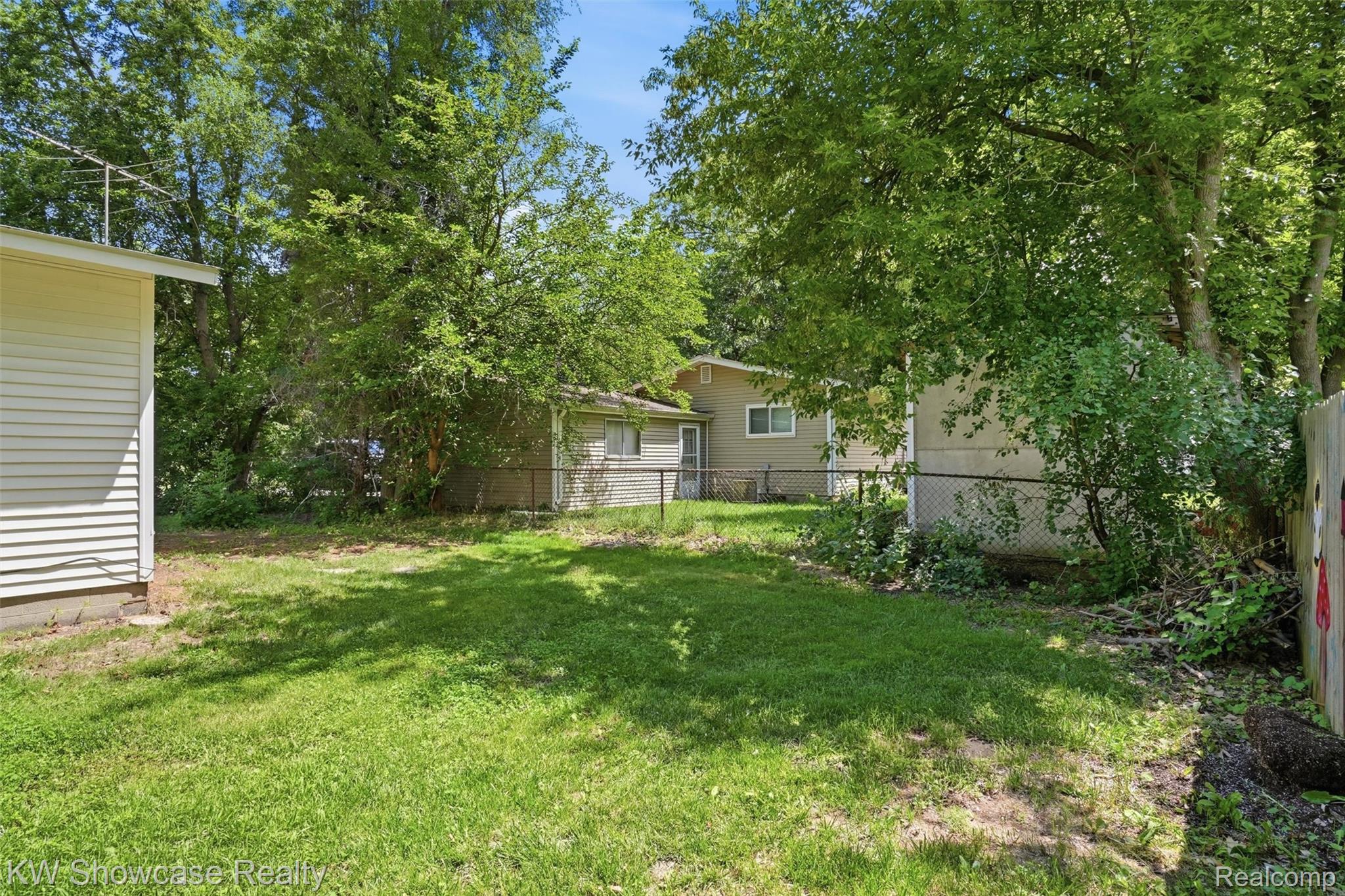 801 Farnsworth Road White Lake, MI 48386 - Photo 4 of 30 29-DSC02369.jpg