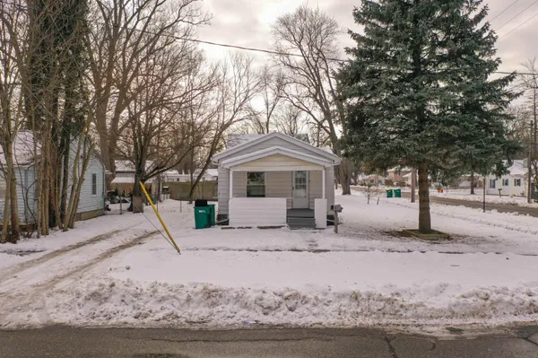 $899 | 604 Spruce Street, Mount Morris, MI 48458