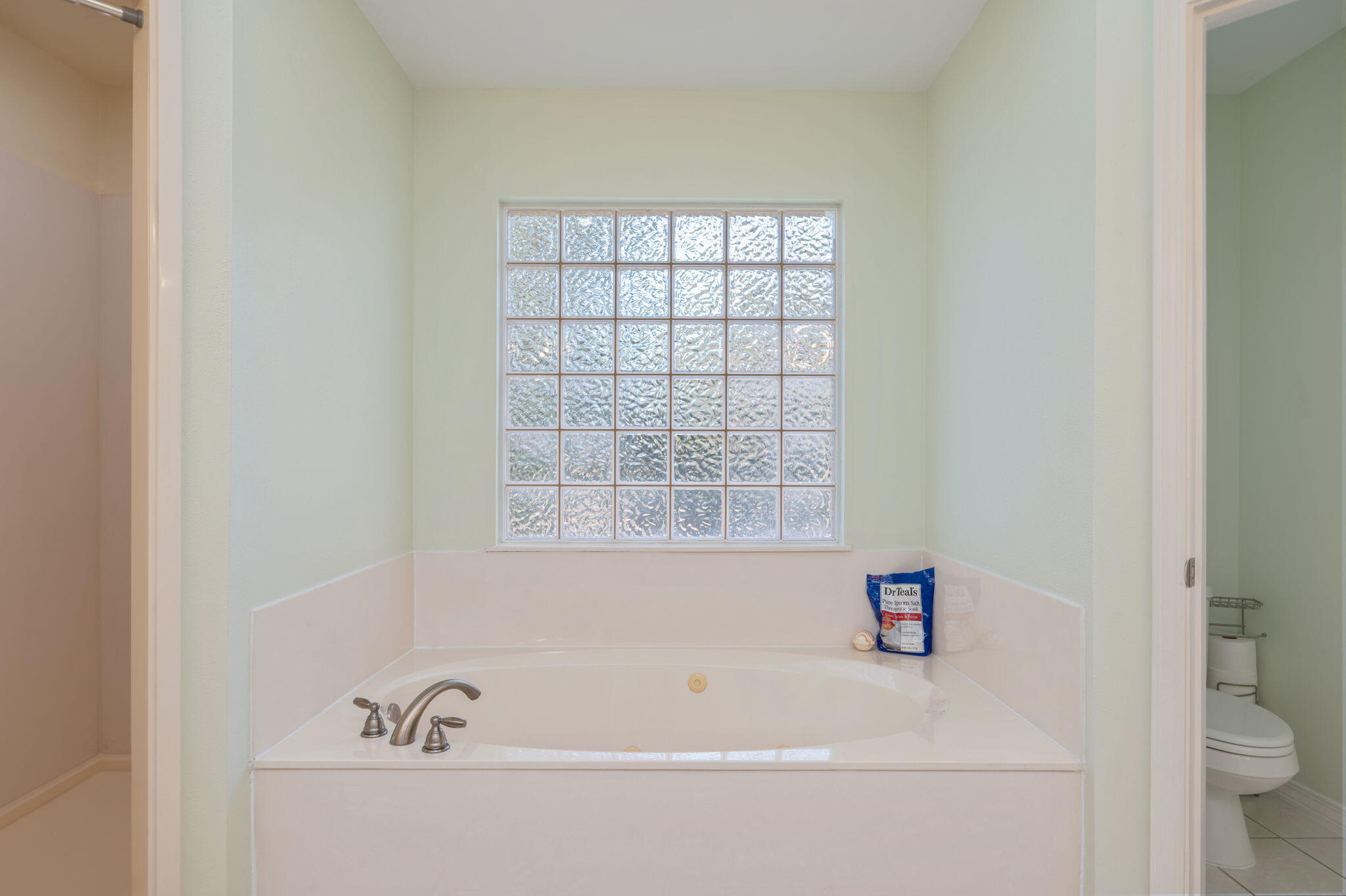 4654 Browning Court Crestview, FL 32539 - Photo 27 of 45 a bathroom with a bathtub and window