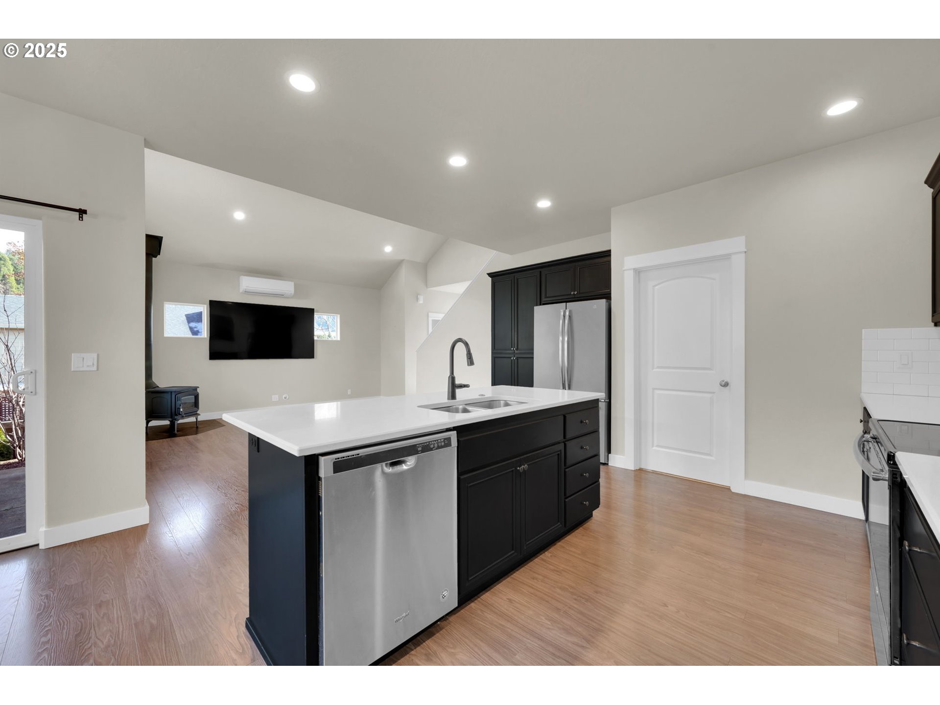 967 South 58th Street Springfield, OR 97478 - Photo 13 of 44