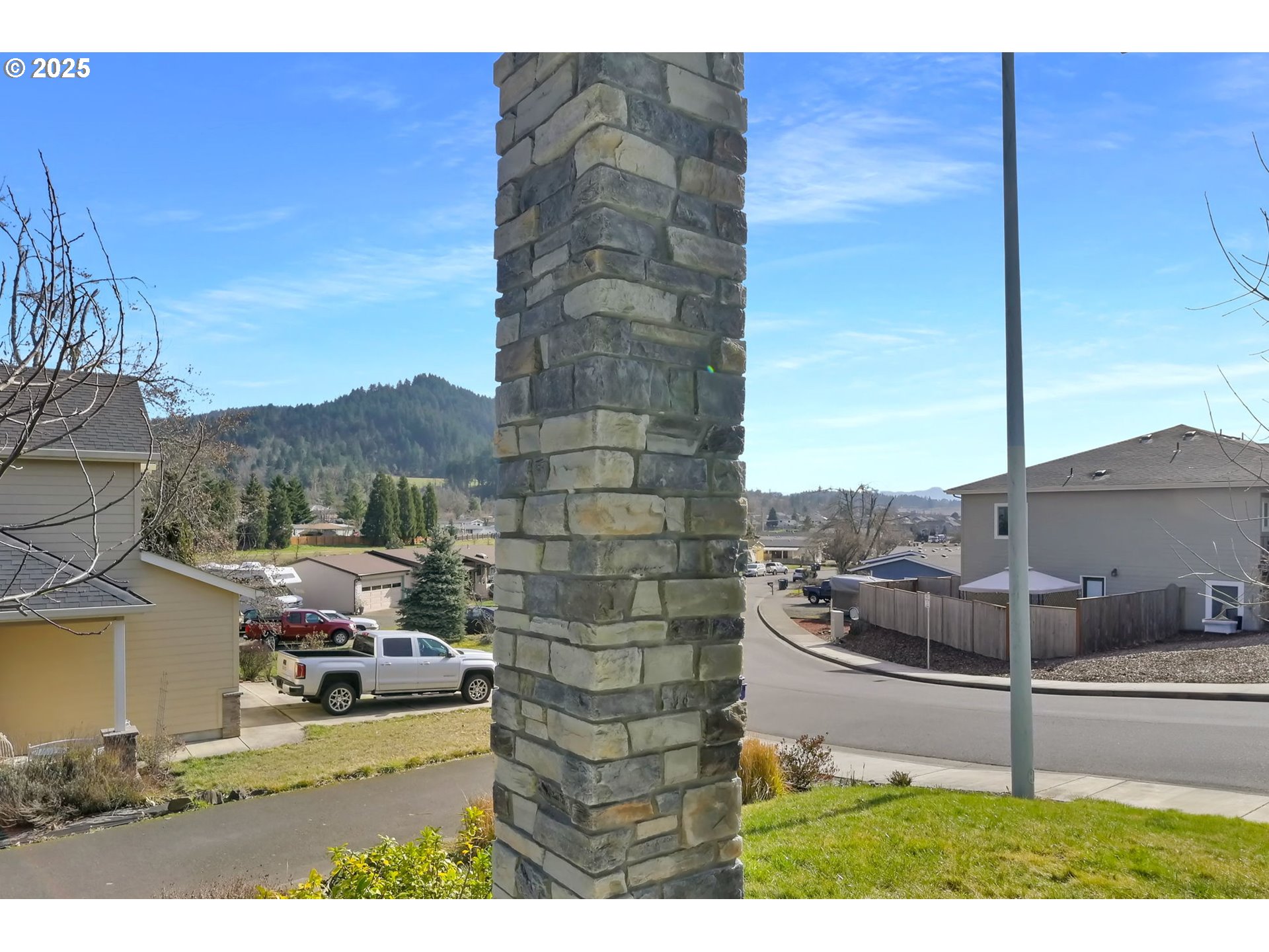 967 South 58th Street Springfield, OR 97478 - Photo 4 of 44