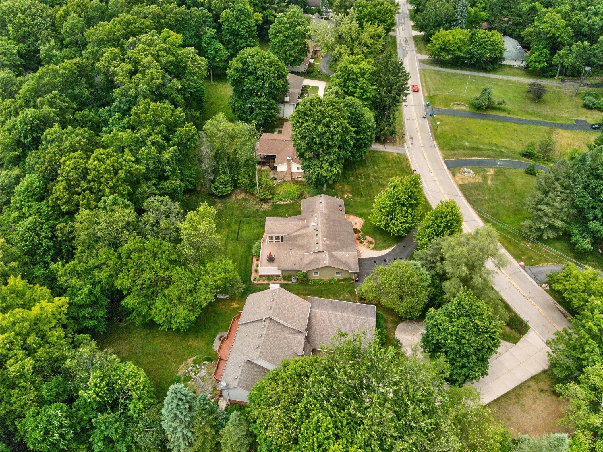 2801 North Tipsico Lake Road Hartland, MI 48353 - Photo 65 of 77 65-2801-N-Tipsico-Lake-Rd-WindowStill