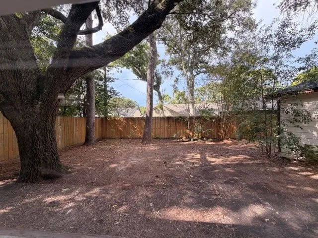 a view of a yard with a house