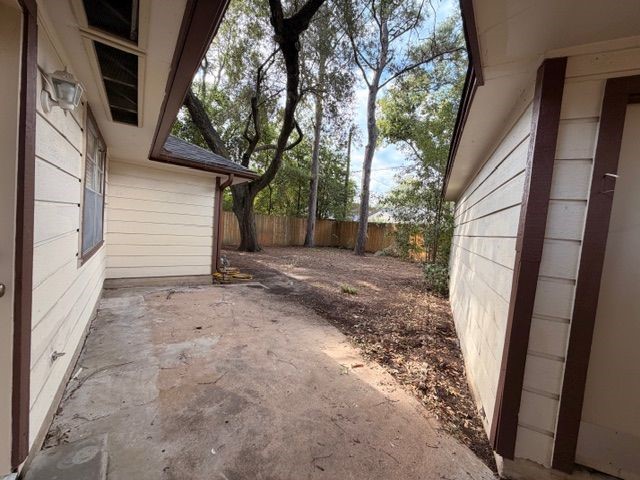 2807 Kenross Street Houston, TX 77043 - Photo 20 of 21 a view of a yard with a house