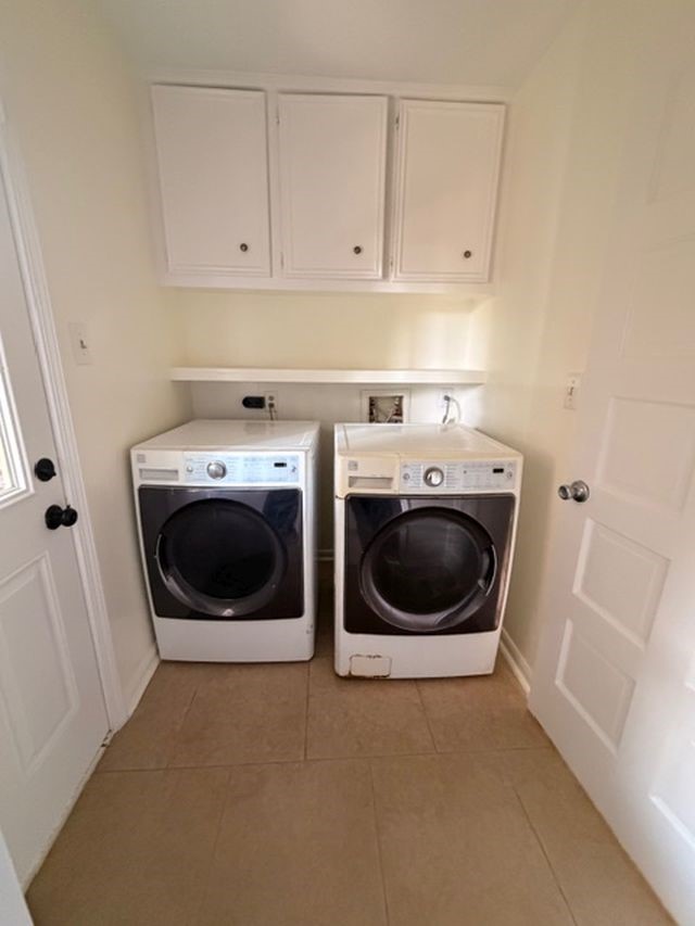 2807 Kenross Street Houston, TX 77043 - Photo 7 of 21 a utility room with dryer and washer