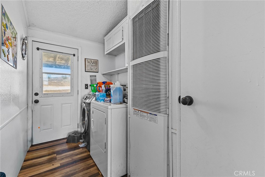 33945 Red Mountain Road Hemet, CA 92544 - Photo 23 of 30 a utility room with dryer and washer