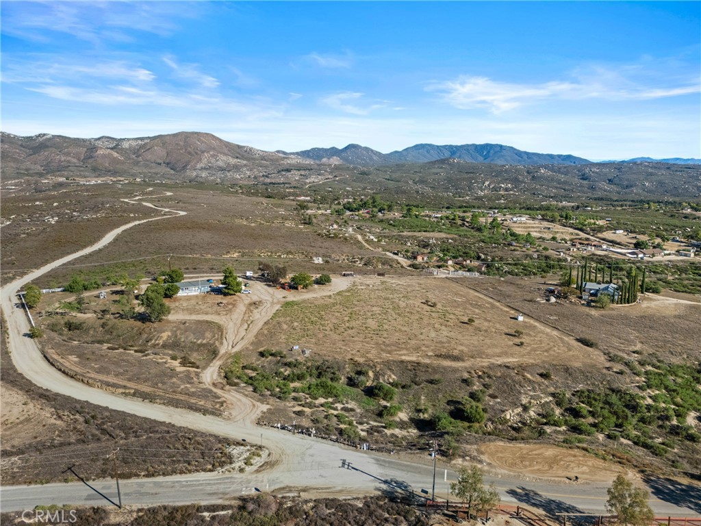 33945 Red Mountain Road Hemet, CA 92544 - Photo 24 of 30 a view of a road with an ocean
