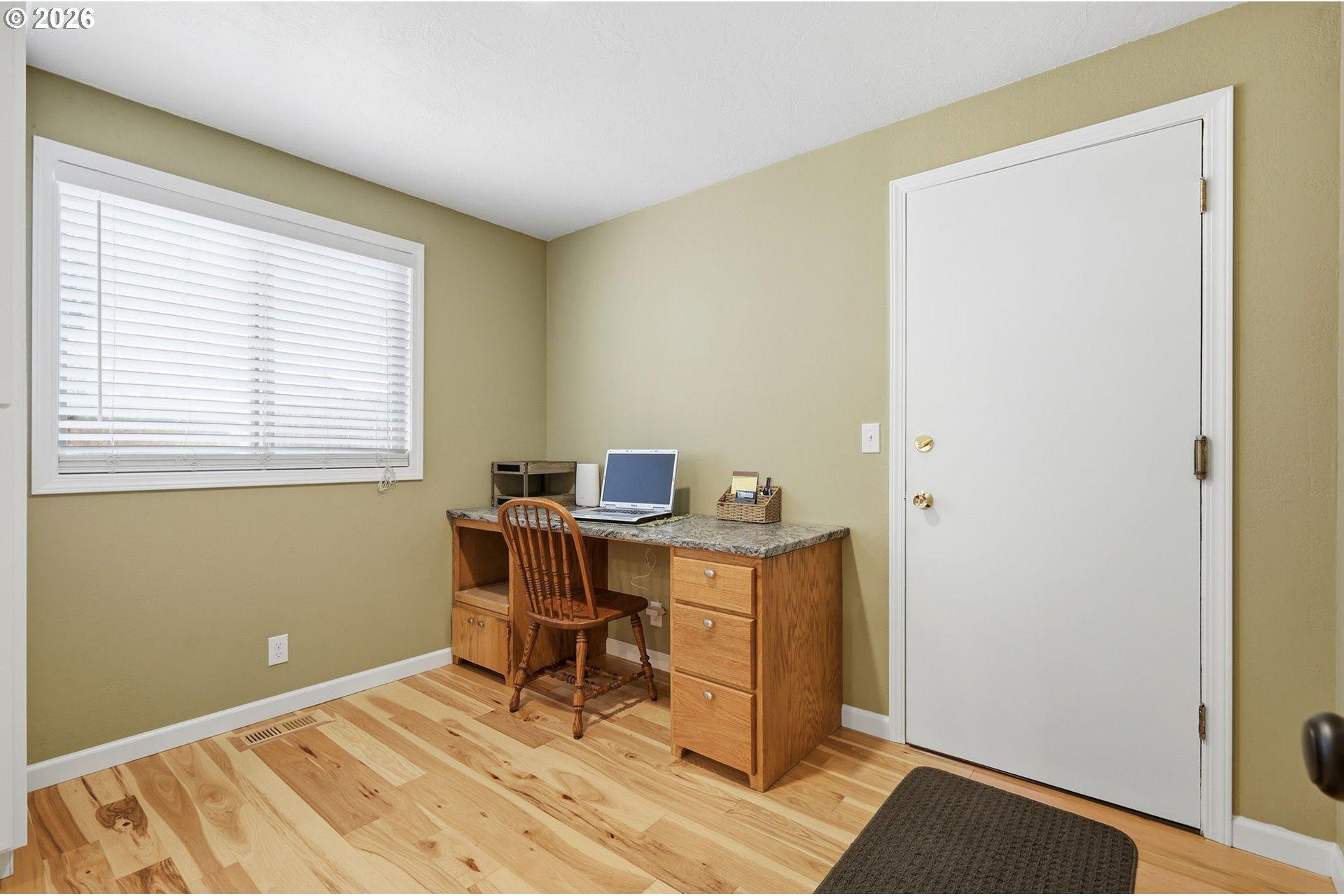 37845 Shenandoah Loop Springfield, OR 97478 - Photo 29 of 48 Den/Office